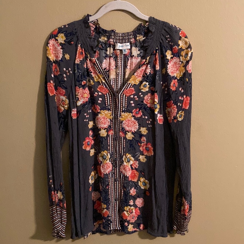 Grace & Lace blouse sz Med